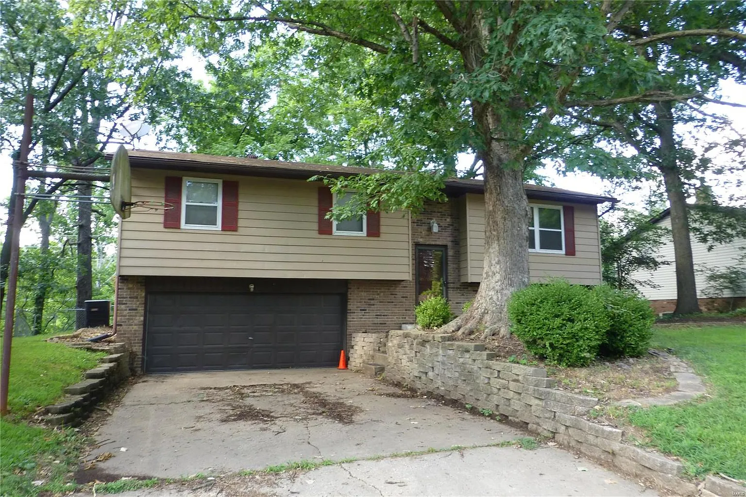 612 E Airwood Dr photo 1