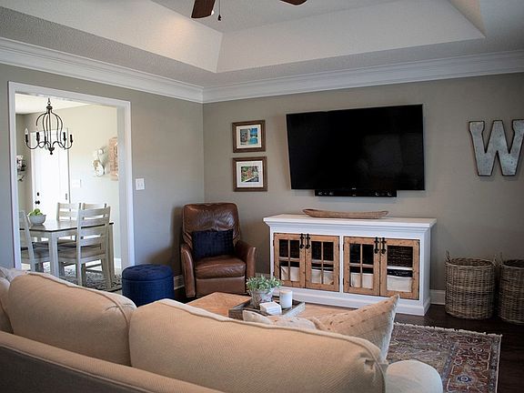 5th image of 105 Alder Dr