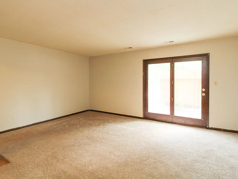 500 N Columbia Dr E — Photo 3