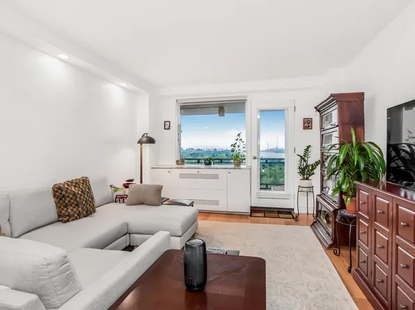 5700 Arlington Avenue image 3 of 21