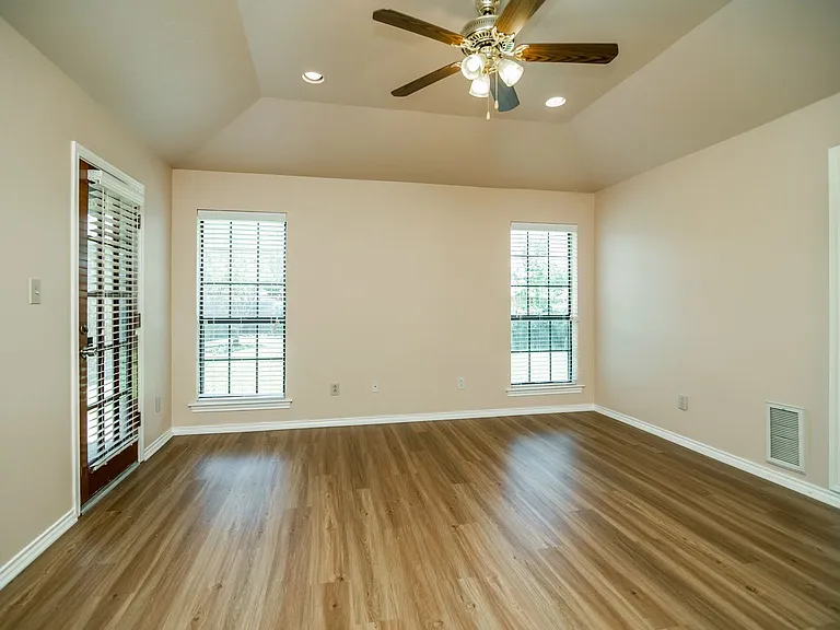 3624 Amanda Cir — Photo 13