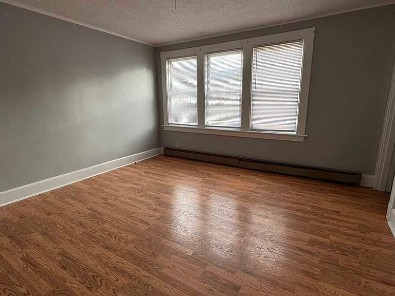 53 Grant St — Photo 3