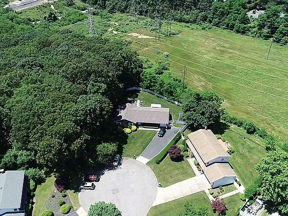 4th image of 4 Carol Ct