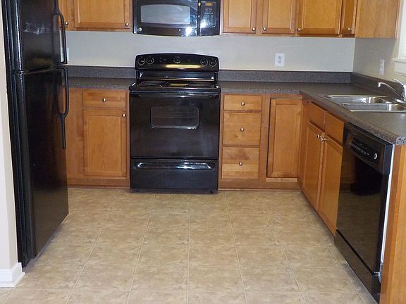 5th image of 318 S Amsterdam Ct