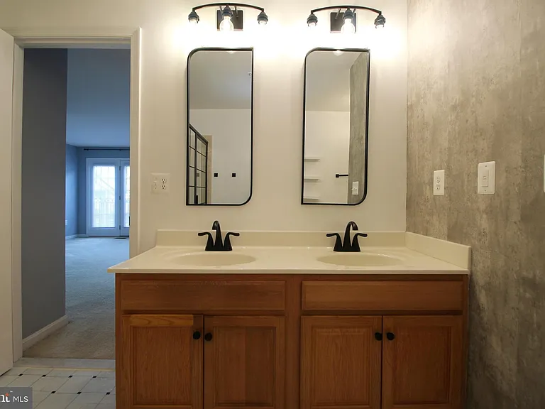 2415 Rainswood Ln — Photo 16