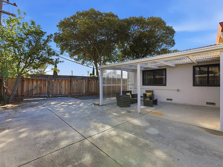 894 Orkney Ave — Photo 37