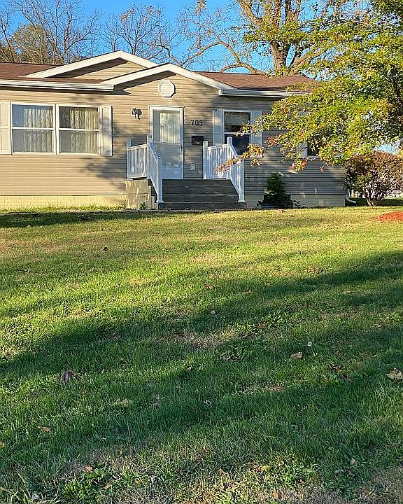 1st image of 709 4th Ave E