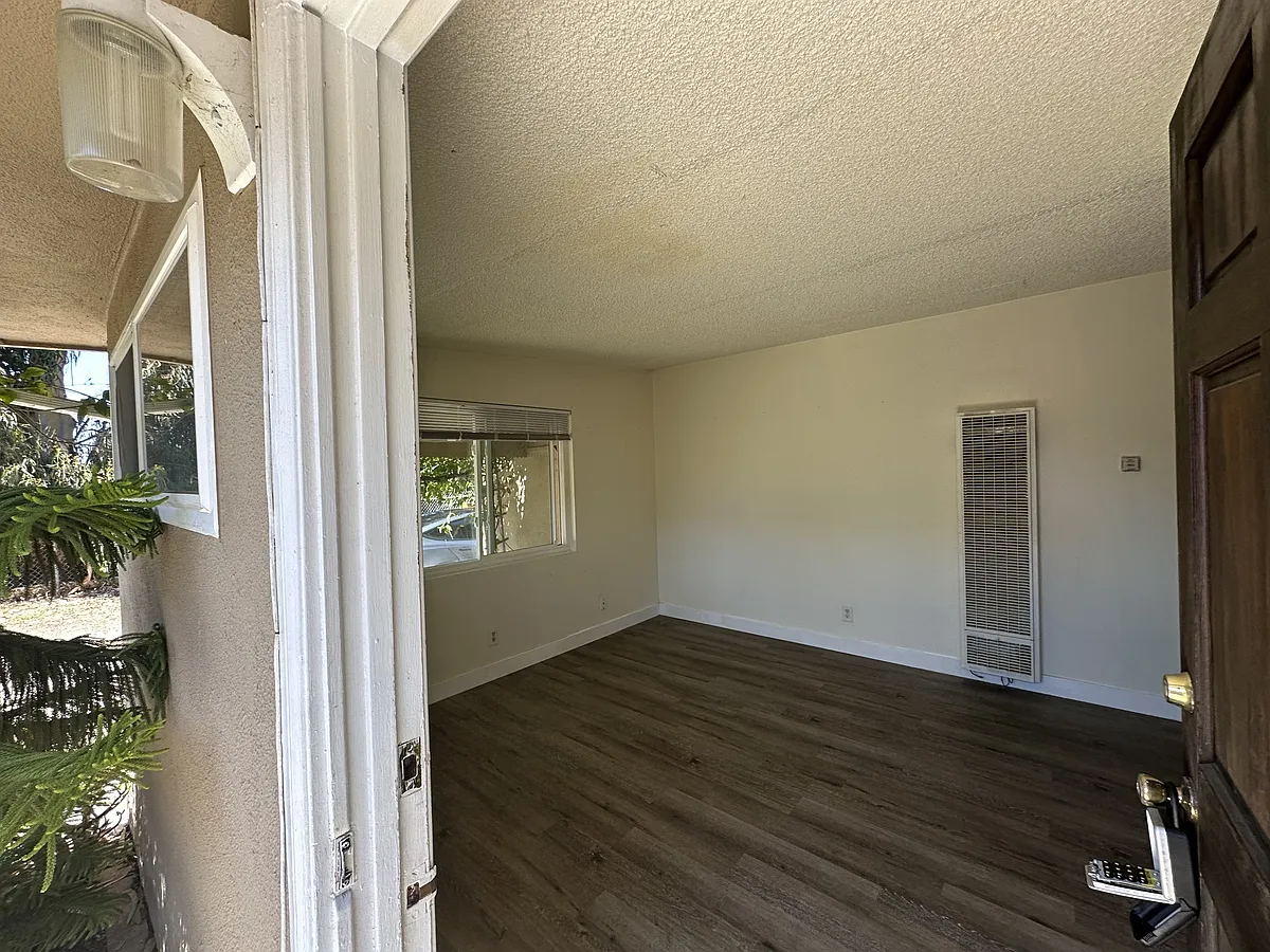 Building Photo - 717 S Cedros Ave