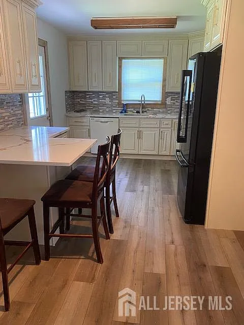 4 bed, 1.5 bath, 1551 sqft, $3,600 — Photo 2