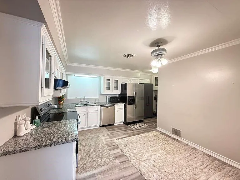 6833 Bellaire Blvd — Photo 4