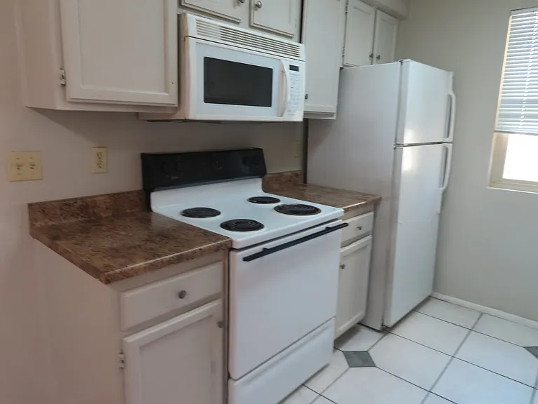 2220 W Dora St #203 — Photo 5