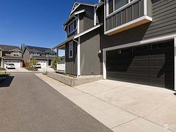 4th image of 534 Woodbury Way