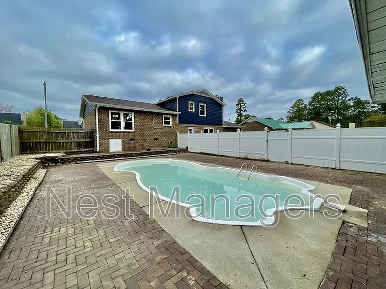 623 Daharan Dr — Photo 22