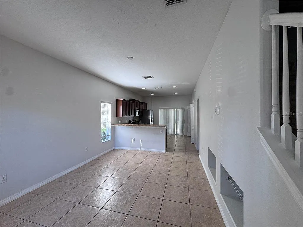 2 bed, 2.5 bath, 1192 sqft, $1,650 — Photo 2