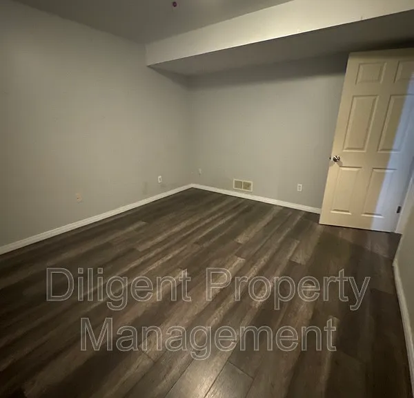 588 Howden St #5 — Photo 1