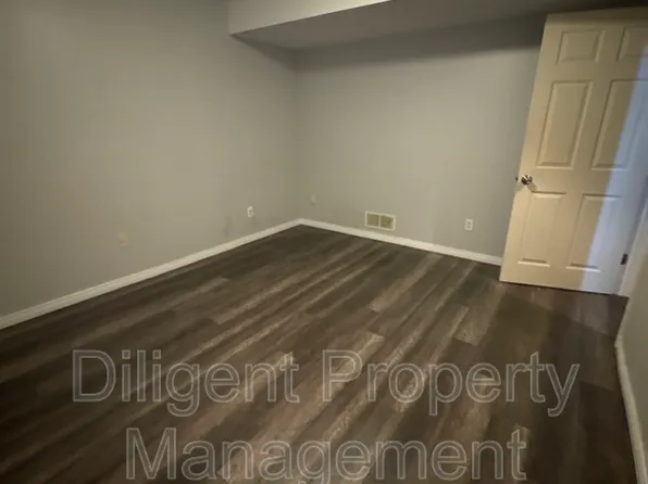 588 Howden St Unit 5, Peterborough, ON K9J 4B5