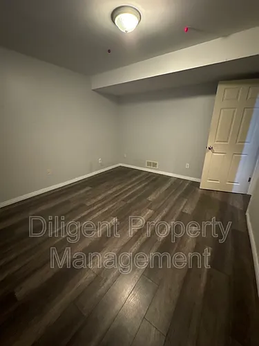 588 Howden St #5 Photo 1