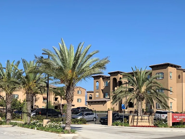 Santa Barbara Luxury Apartment Homes — Photo 13