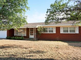 911 E Oak St, Brownfield, TX 79316