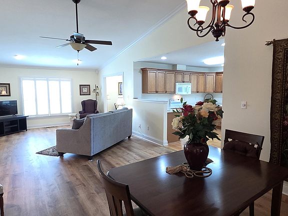 4th image of 139 Linden Ln