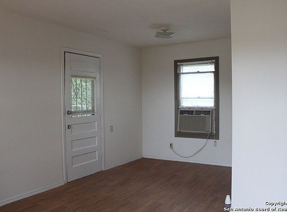 4th image of 219 McDougal Ave