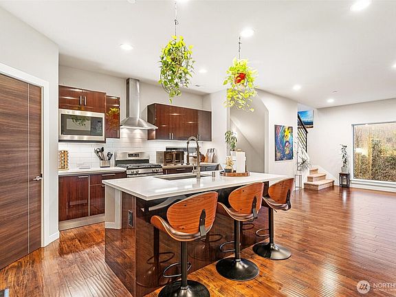 5th image of 4806 54th Avenue W
