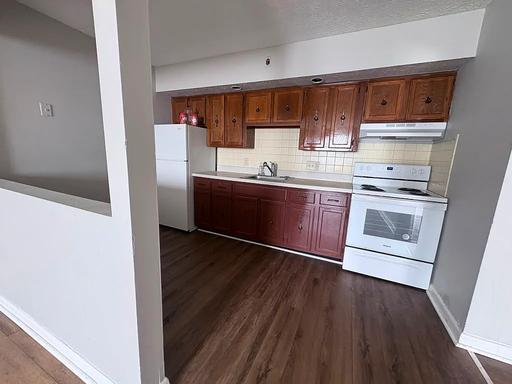 1 bed, $1,300 — Photo 2