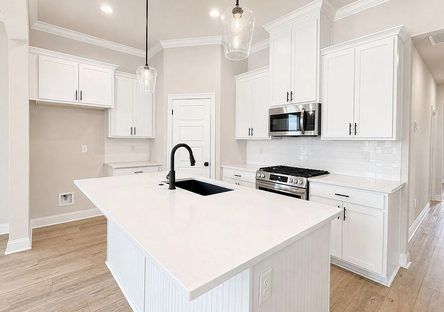 4 Bedroom Home in a Brand new Community off Burbank! — Photo 3