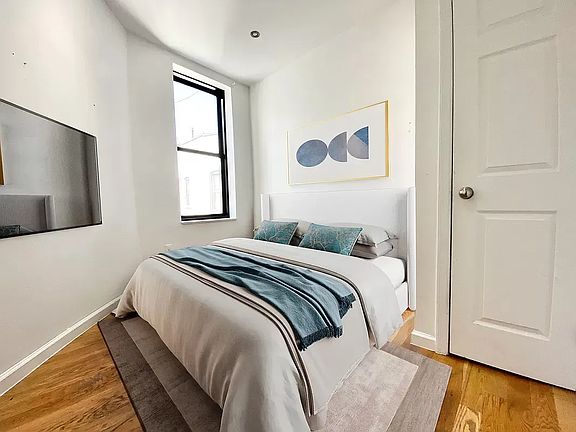 5th image of 206 W 109th St #1E