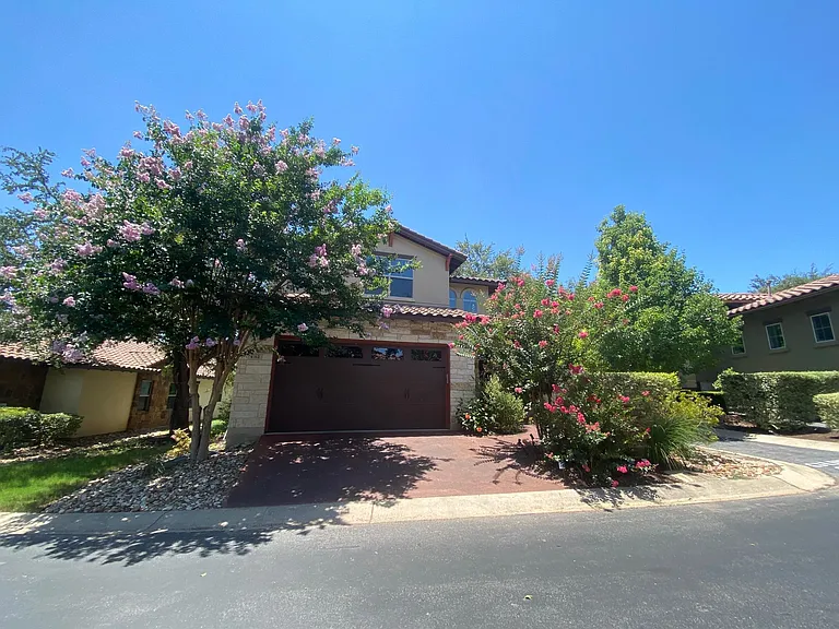 4312 Falconhead Nest Dr — Photo 2