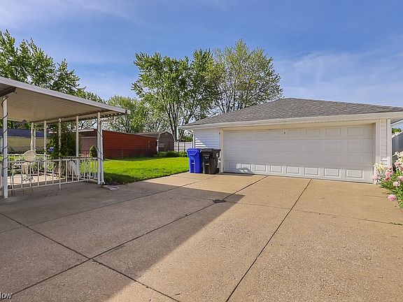 3rd image of 15483 Hocking Blvd