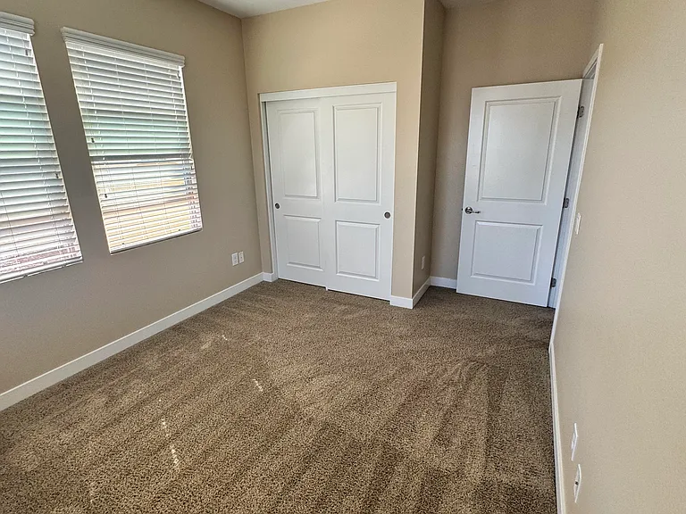 Bedroom 2 - view 2