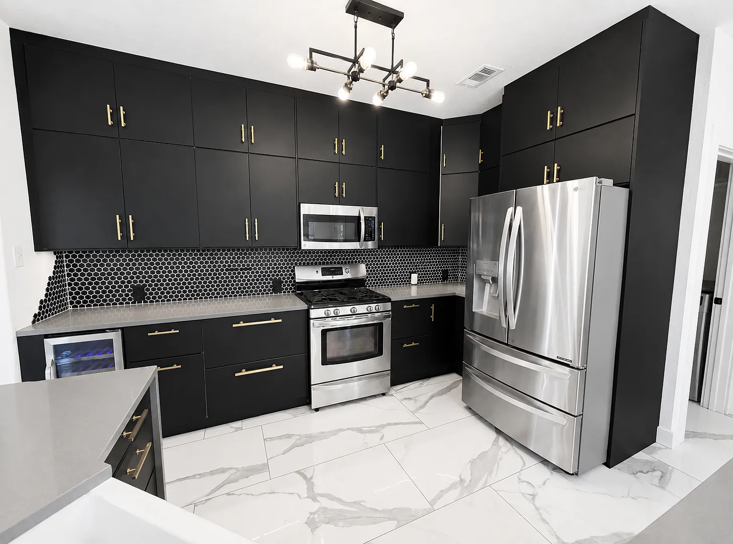 4 bed, 2.5 bath, 2175 sqft, $3,200 — Photo 3
