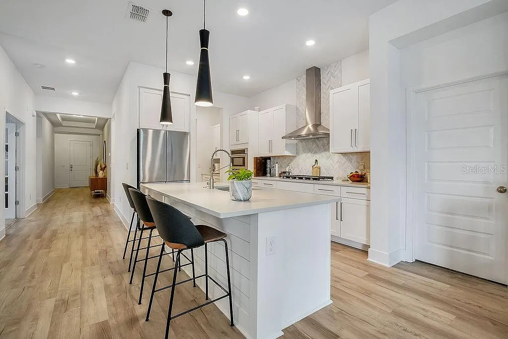 3 bed, 2.5 bath, 2116 sqft, $4,500 — Photo 4