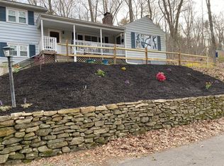 11 Pinelock Dr, Gales Ferry, CT 06335