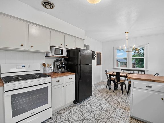 3rd image of 1453 Hammond Ave