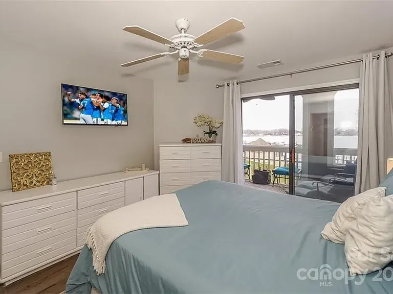 844 Southwest Dr — Photo 10