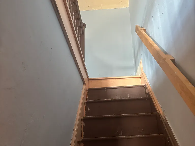 221 East St — Photo 21