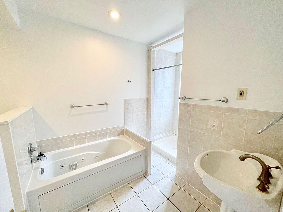 1st image of 4640 Sansom St #1