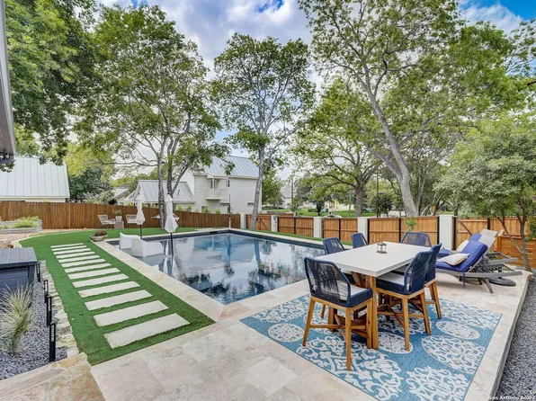 109 W Evergreen St, Boerne, TX 78006
