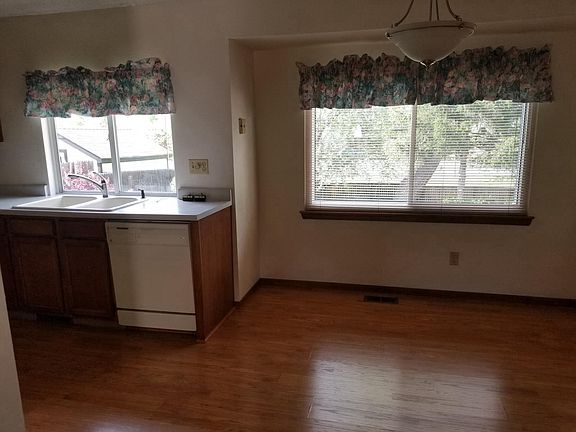 eat in kitchen area