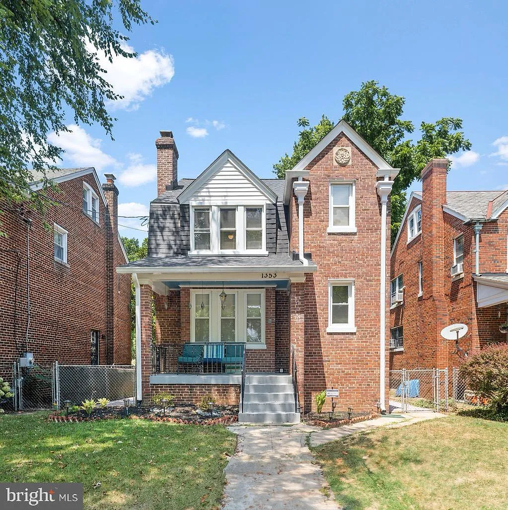 1353 Hamilton St NW photo 1