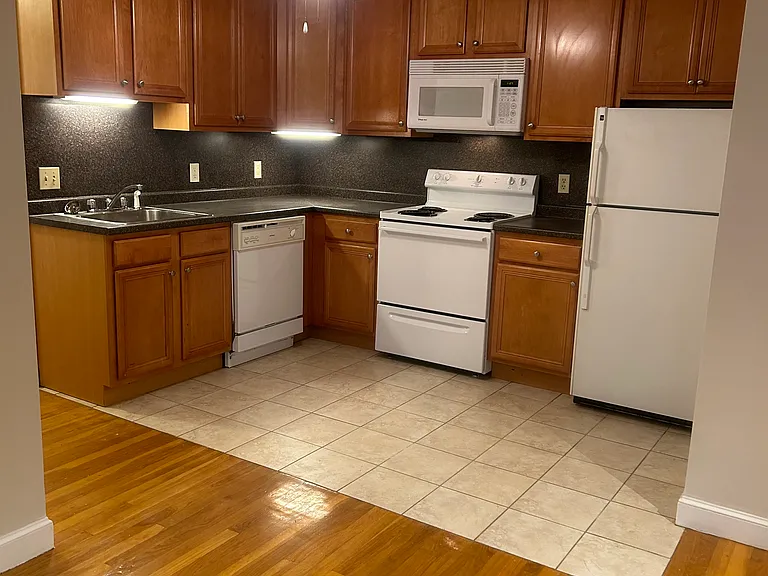80 Sylvan St #11 — Photo 4