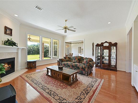 2nd image of 706 Prestwick Ct