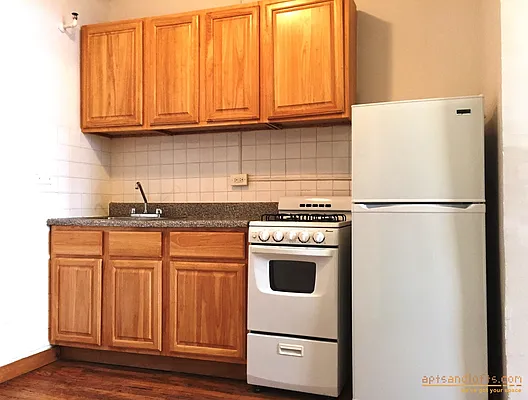 Rented by aptsandlofts.com | media 4