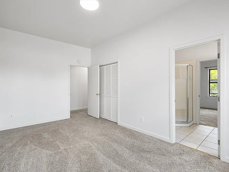 1336 1/2 Park Ave — Photo 16