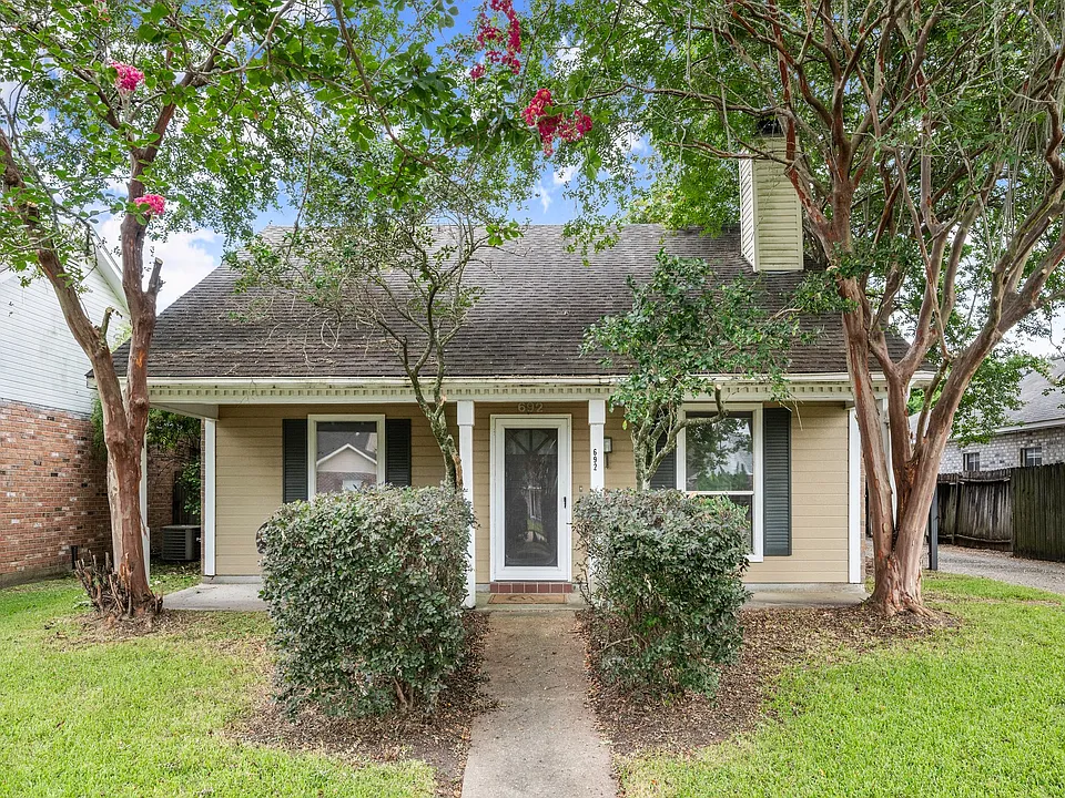 692 John Henry Dr