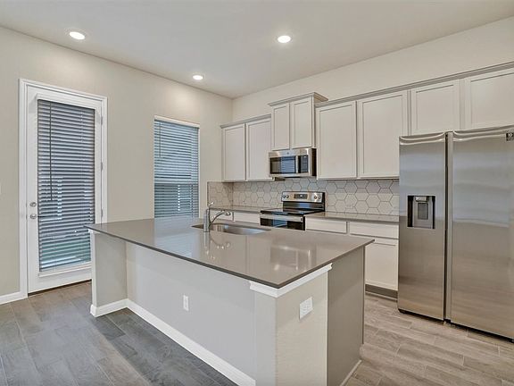5th image of 1015 Vista View Dr #1701