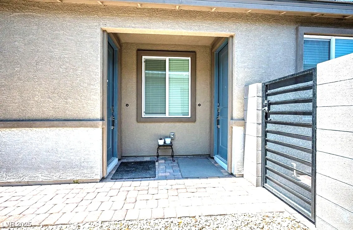 9740 Redwood Cascade St — Photo 3