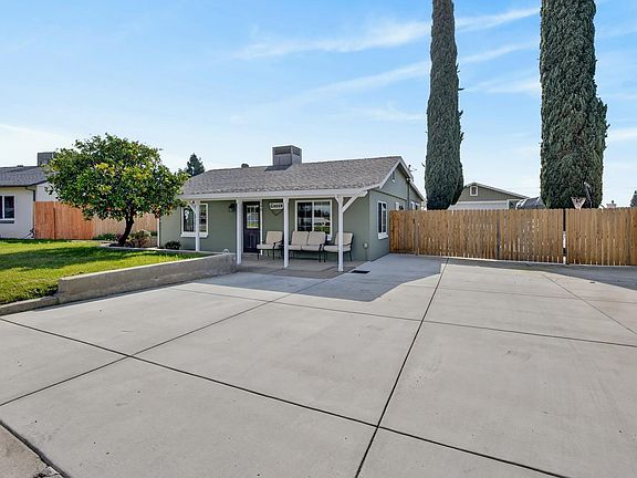 3rd image of 145 Oak Ridge Dr